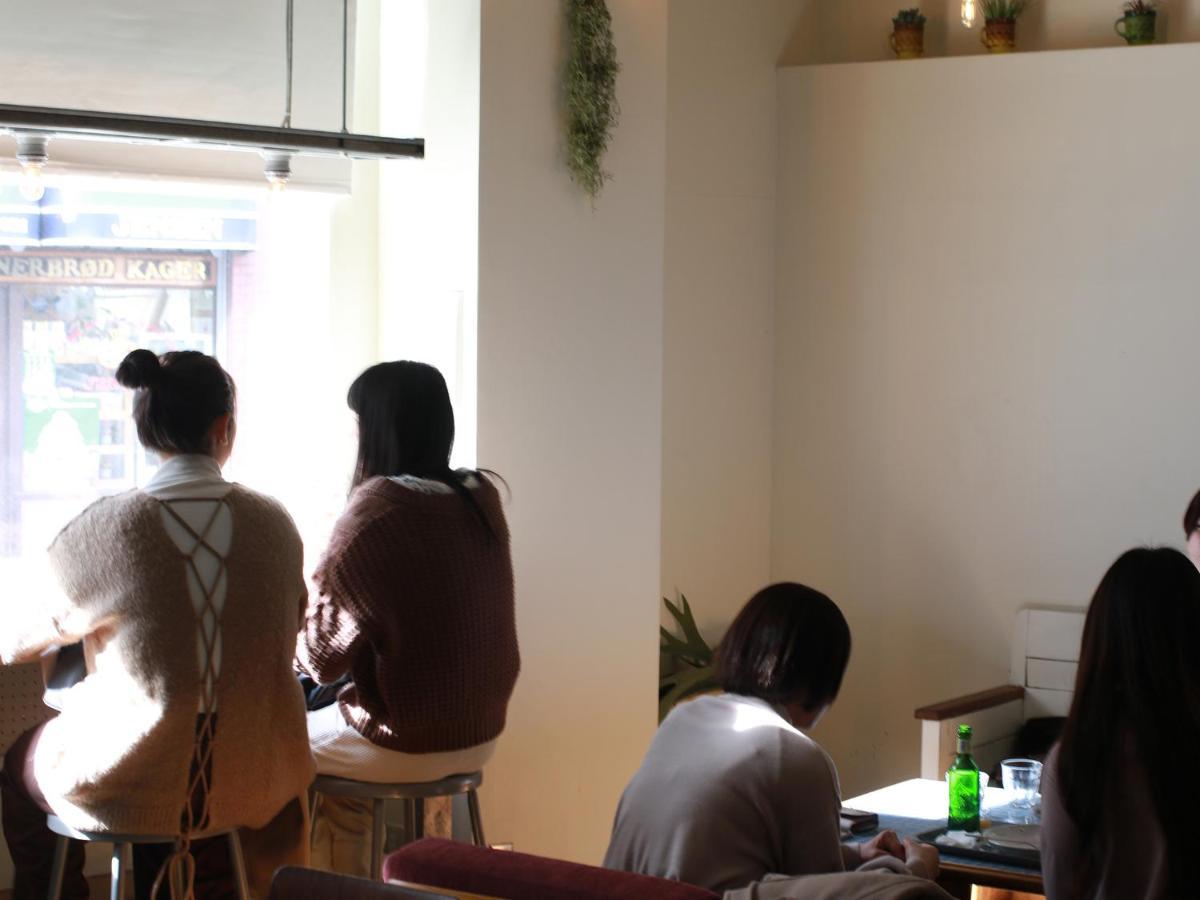 Almond Hostel & Cafe Shibuya Токіо Екстер'єр фото