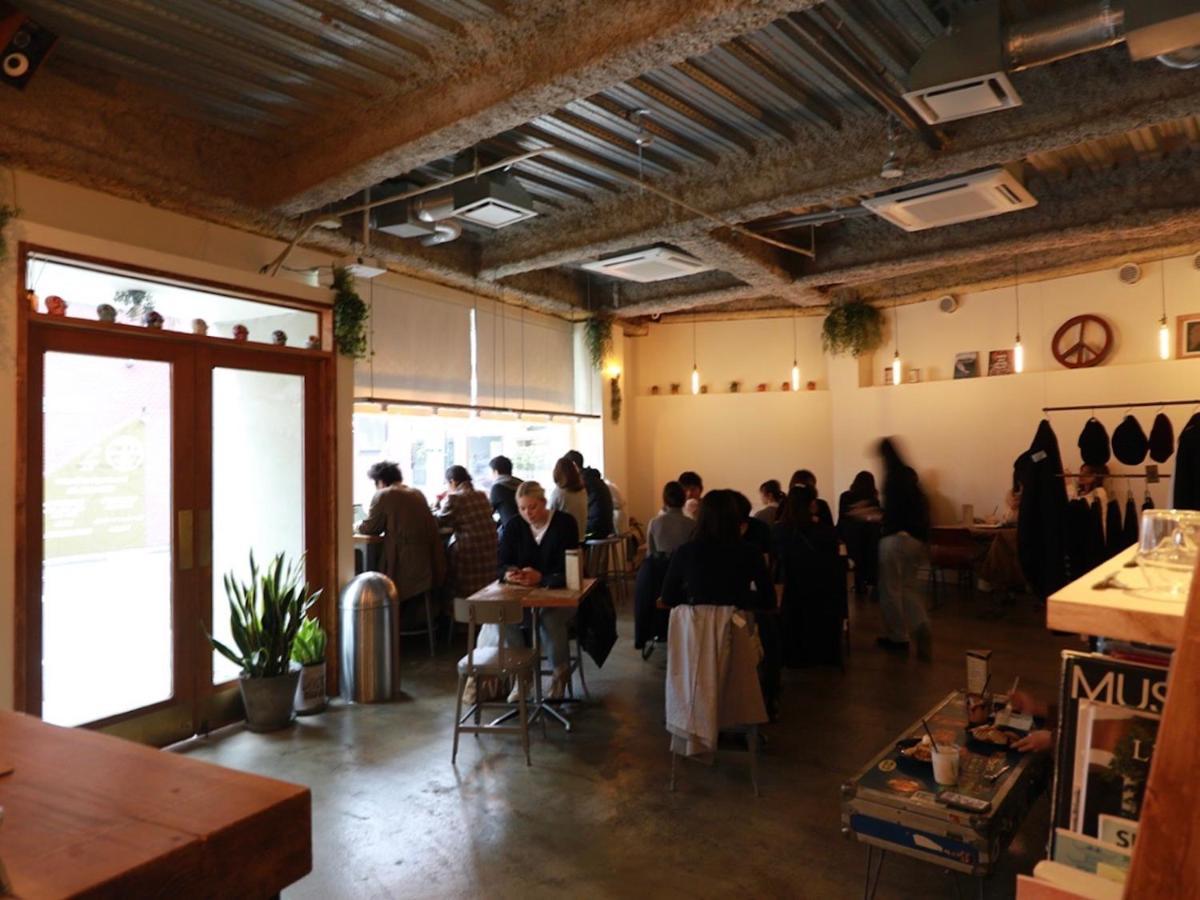 Almond Hostel & Cafe Shibuya Токіо Екстер'єр фото