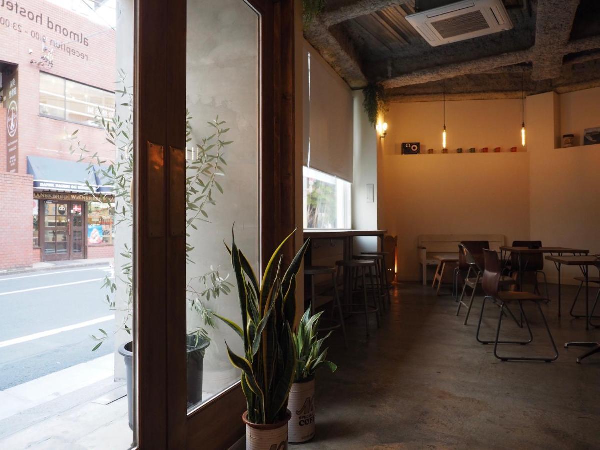 Almond Hostel & Cafe Shibuya Токіо Екстер'єр фото